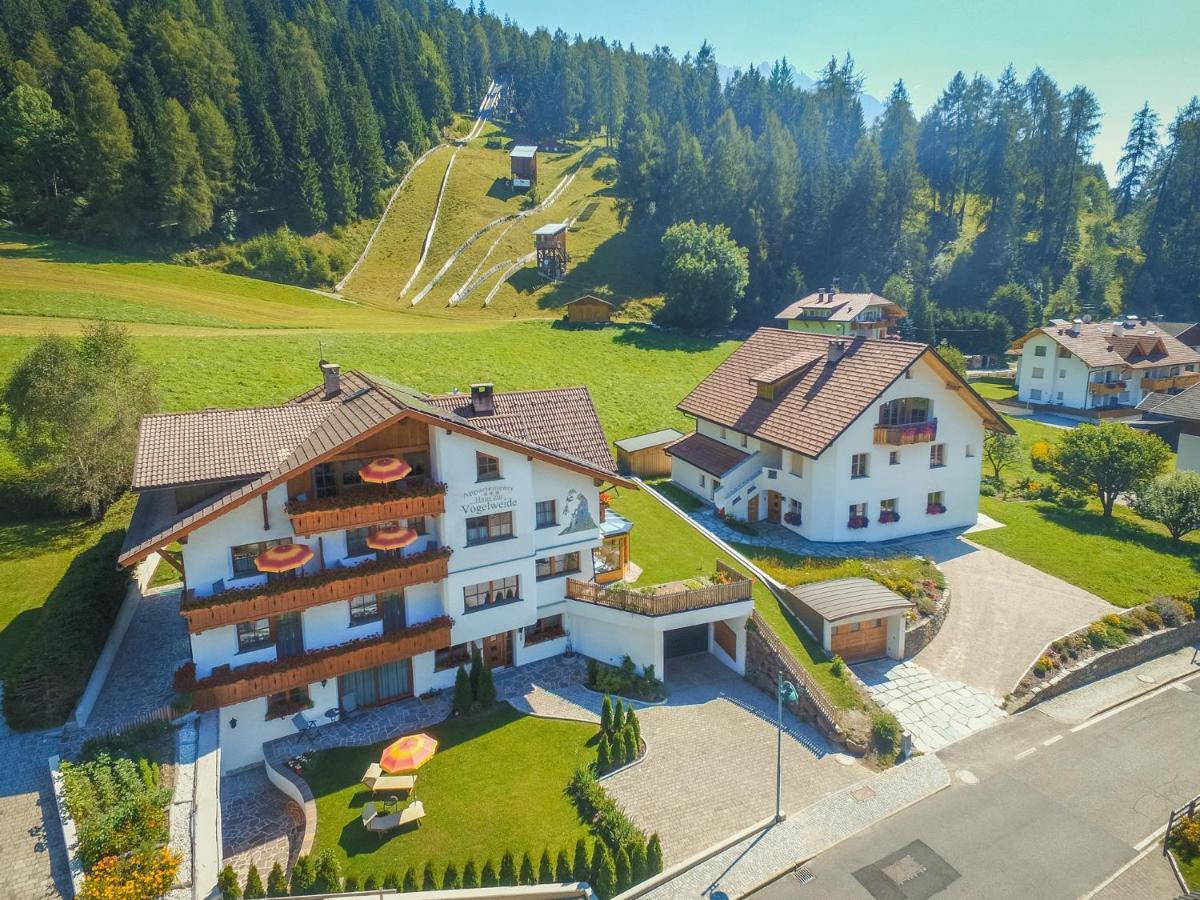 Haus Zur Vogelweide App 1 Lägenhet Toblach Exteriör bild