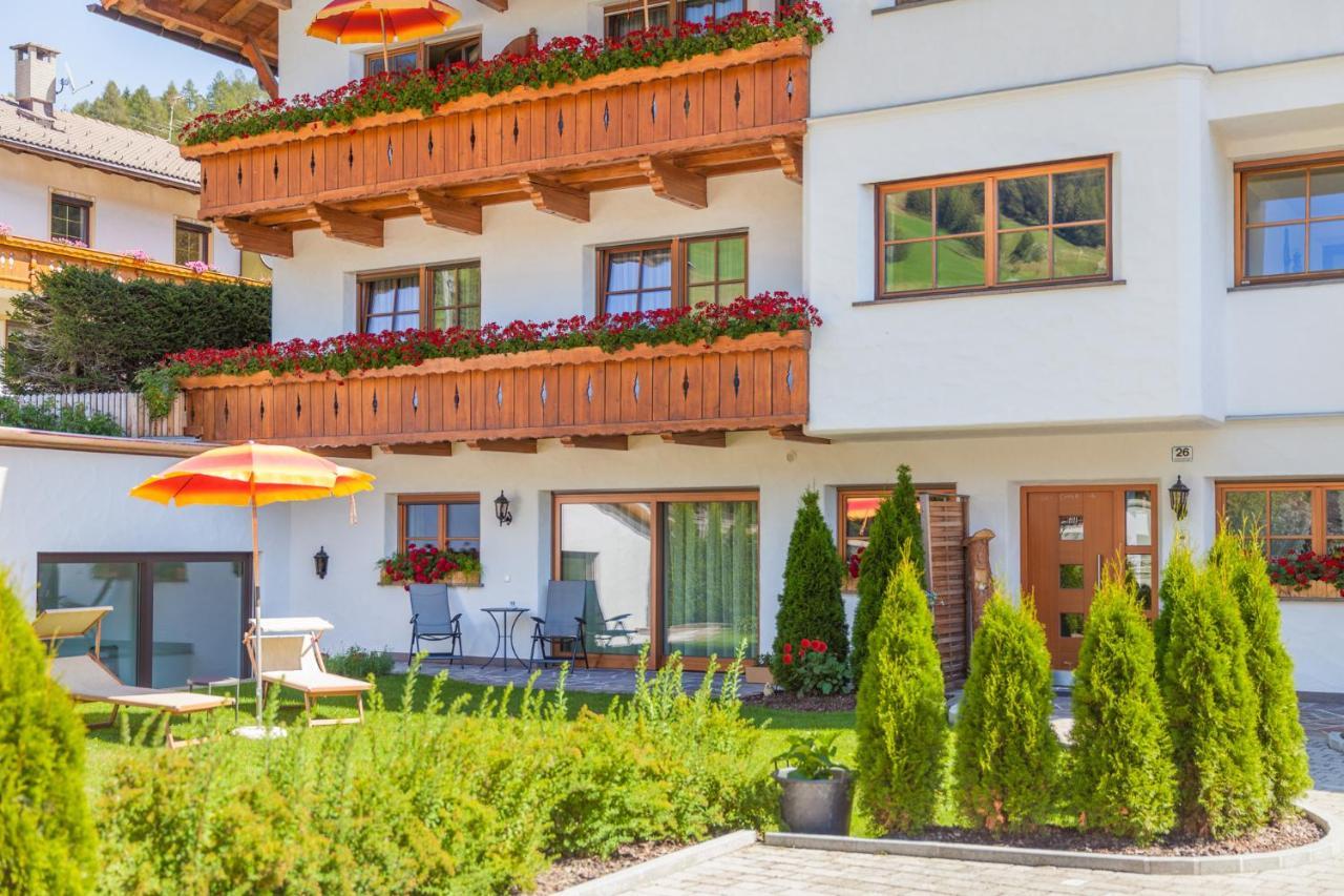 Haus Zur Vogelweide App 1 Lägenhet Toblach Exteriör bild