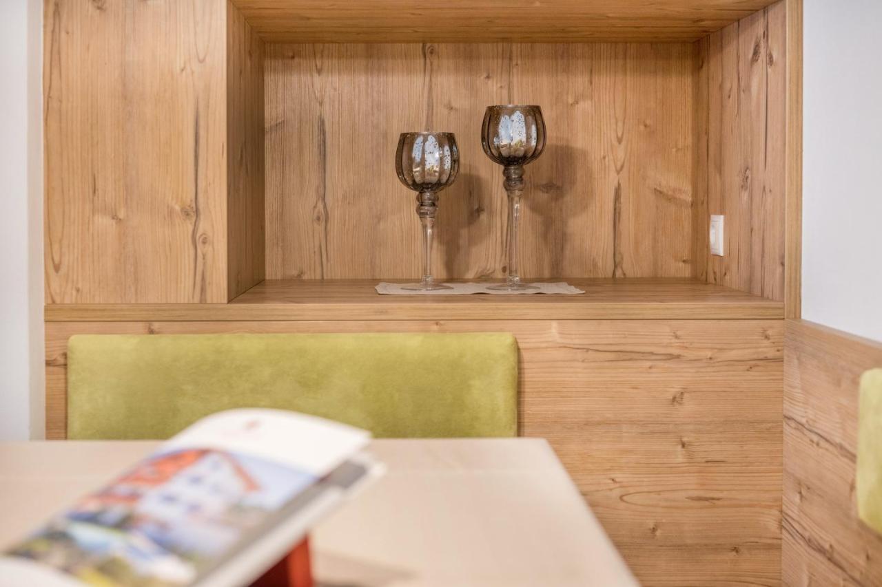 Haus Zur Vogelweide App 1 Lägenhet Toblach Exteriör bild