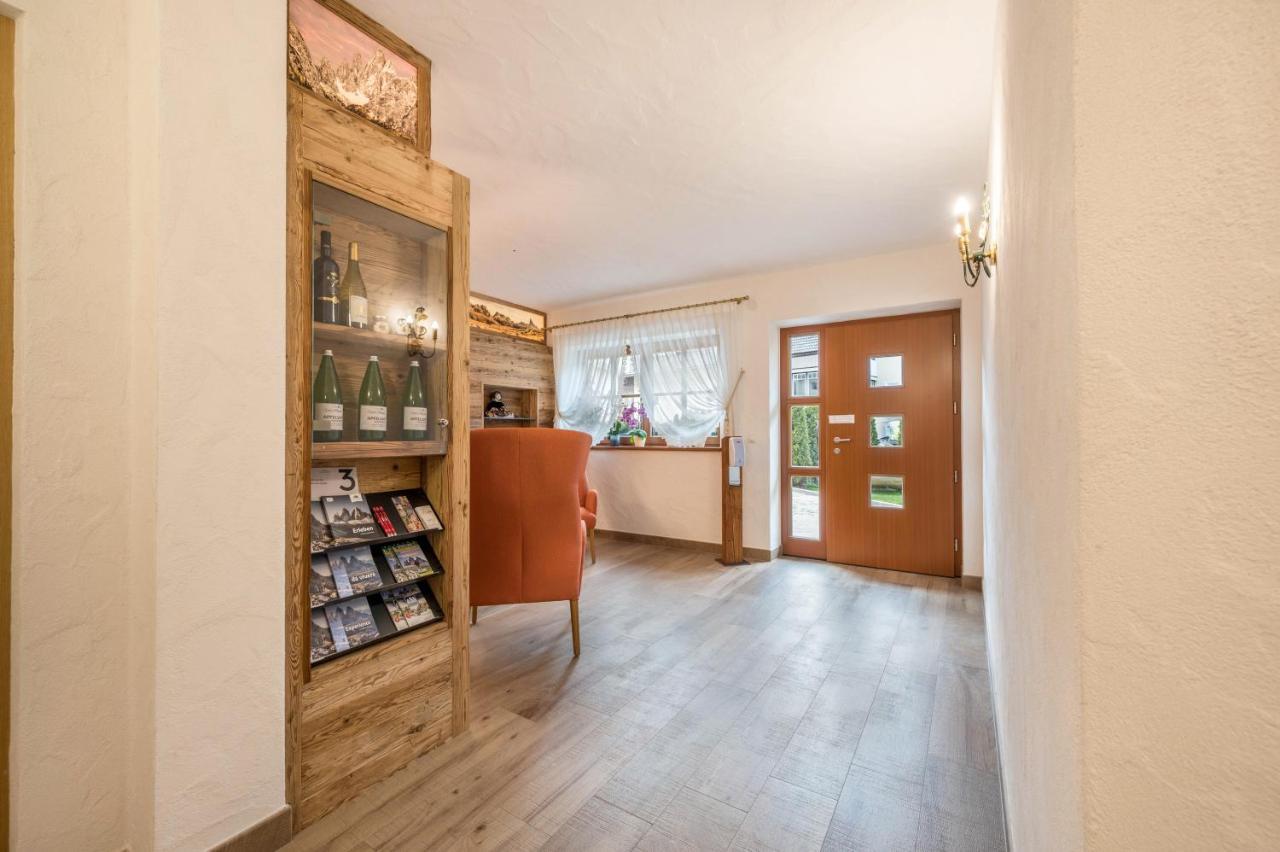 Haus Zur Vogelweide App 1 Lägenhet Toblach Exteriör bild