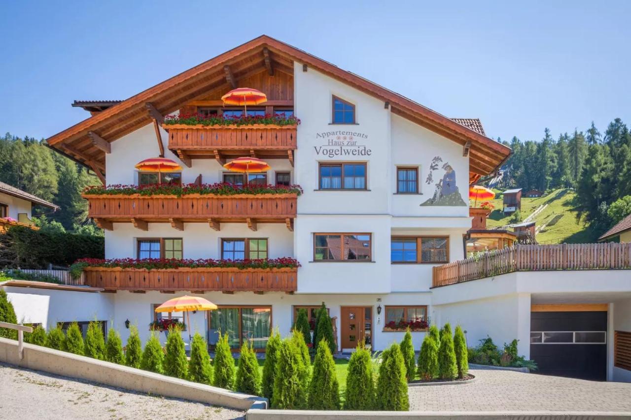 Haus Zur Vogelweide App 1 Lägenhet Toblach Exteriör bild