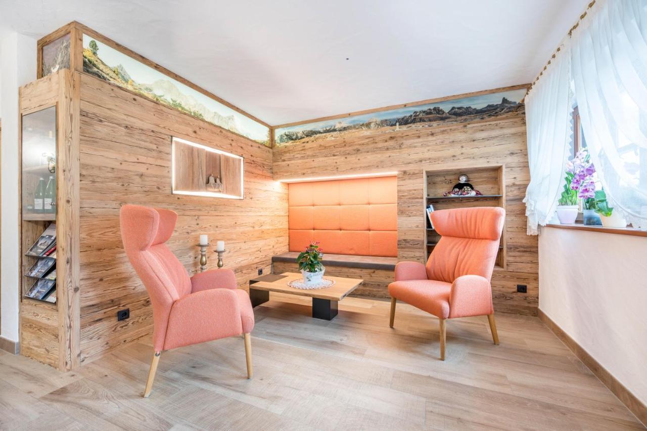 Haus Zur Vogelweide App 1 Lägenhet Toblach Exteriör bild